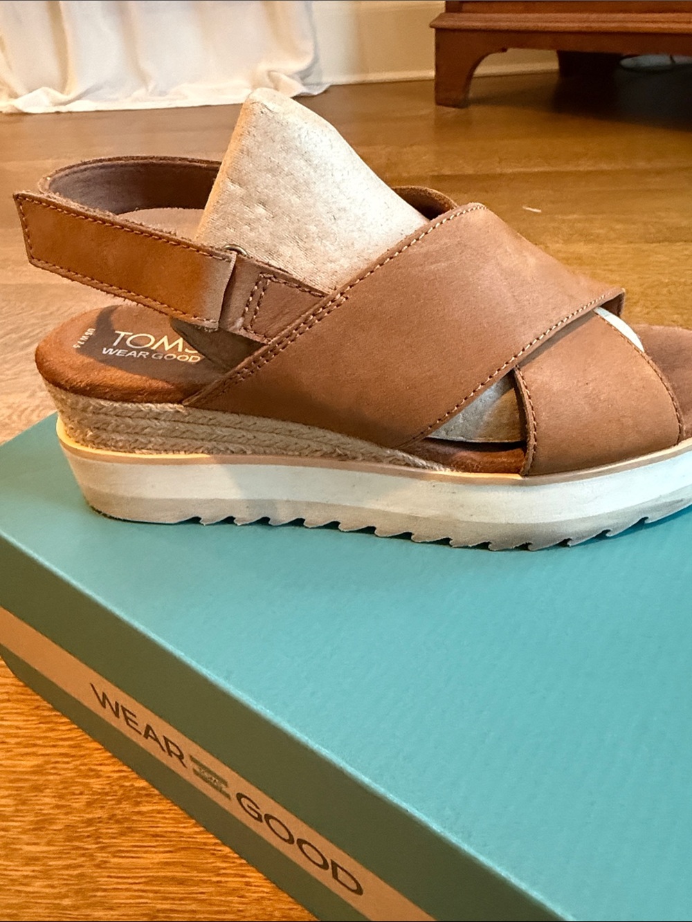 TOMS Tan Leather Crisscross Platform Sandals - Picture 4 of 11